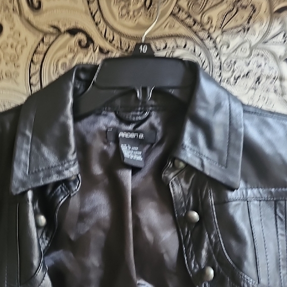 Black Cropped Leather Jacket - Picture 2 of 4